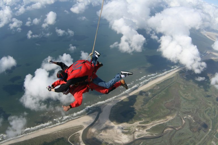 Parachutespringen Op Texel - Dutch Unlimited Martial Arts