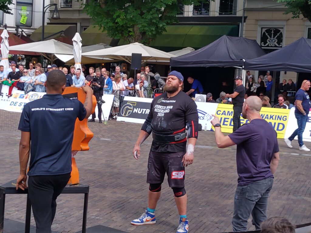 Kevin Hazeleger, sterkste man van nederland, zondag, 7 juli, 2024, finale, Brinkplein, Deventer