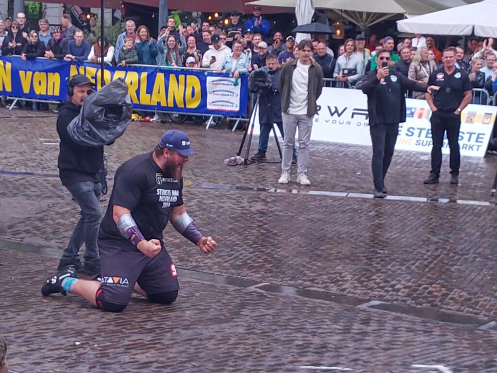 Kevin Hazeleger, sterkste man van nederland, zondag, 7 juli, 2024, finale, Brinkplein, Deventer