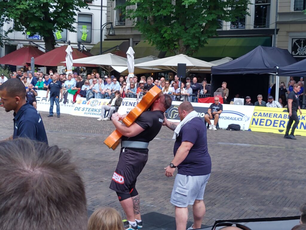 Quincy Abbink, sterkste man van nederland, zondag, 7 juli, 2024, finale, Brinkplein, Deventer